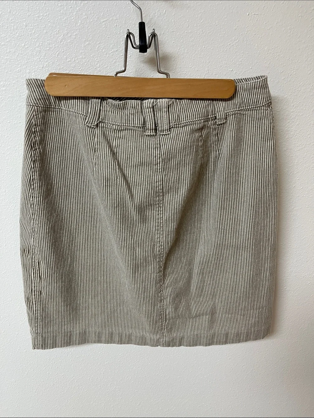 Christopher &banks Striped Button-Front Mini Skirt in Beige women’s size 8 - Picture 2 of 3